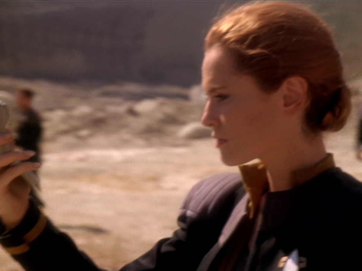 extant_StarTrek_DS9_6x02-RocksAndShoals_01505.jpg