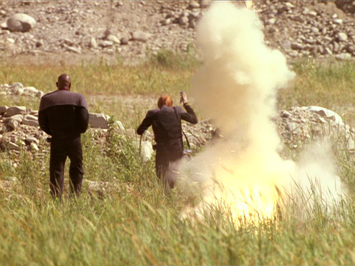 extant_StarTrek_DS9_6x02-RocksAndShoals_01587.jpg