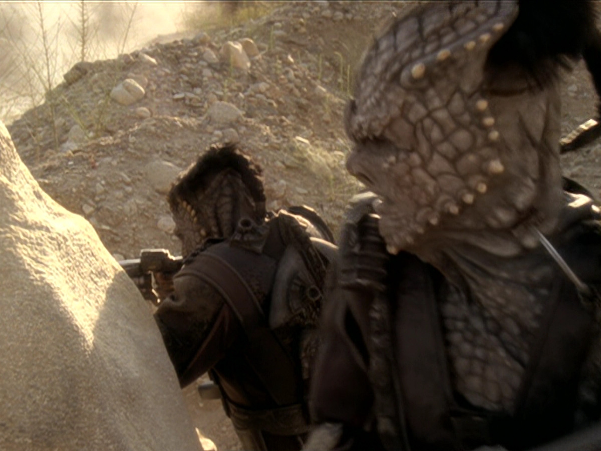 extant_StarTrek_DS9_6x02-RocksAndShoals_01630.jpg