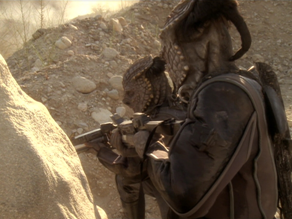 extant_StarTrek_DS9_6x02-RocksAndShoals_01635.jpg