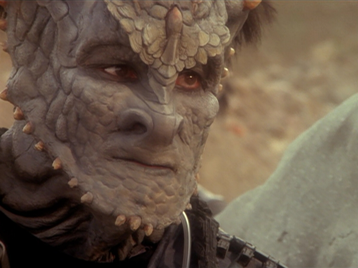 extant_StarTrek_DS9_6x02-RocksAndShoals_01661.jpg