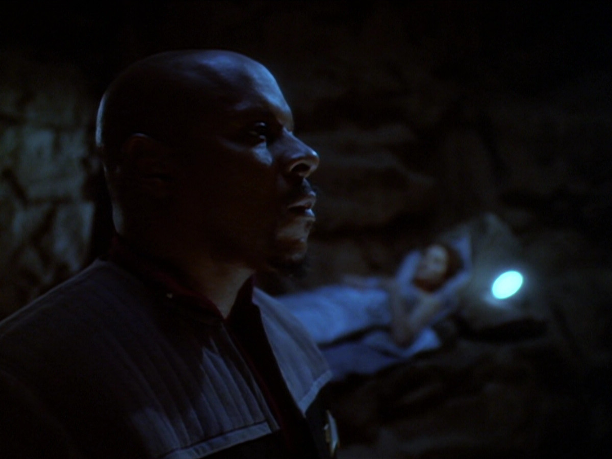 extant_StarTrek_DS9_6x02-RocksAndShoals_02283.jpg