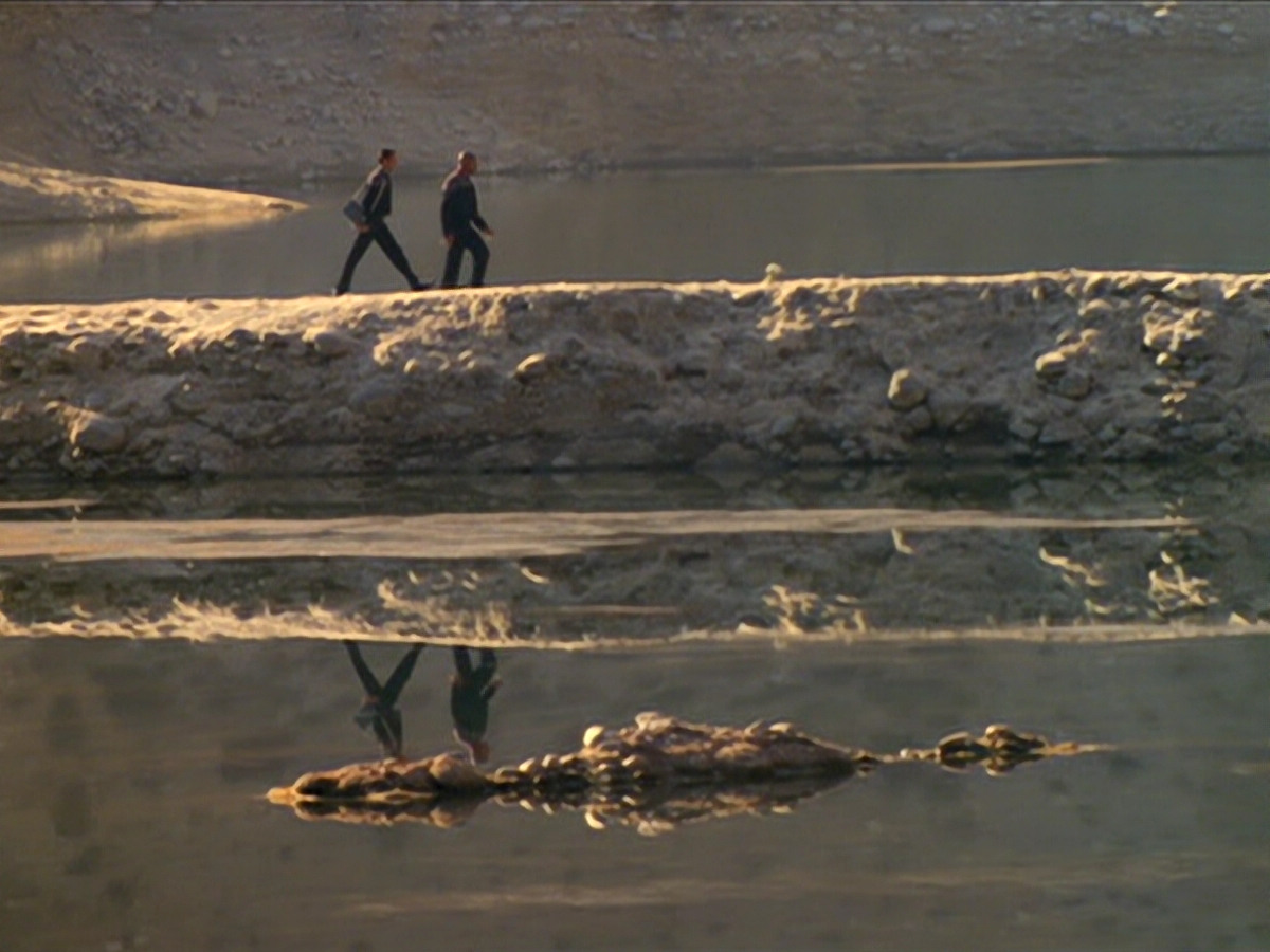 extant_StarTrek_DS9_6x02-RocksAndShoals_02381.jpg