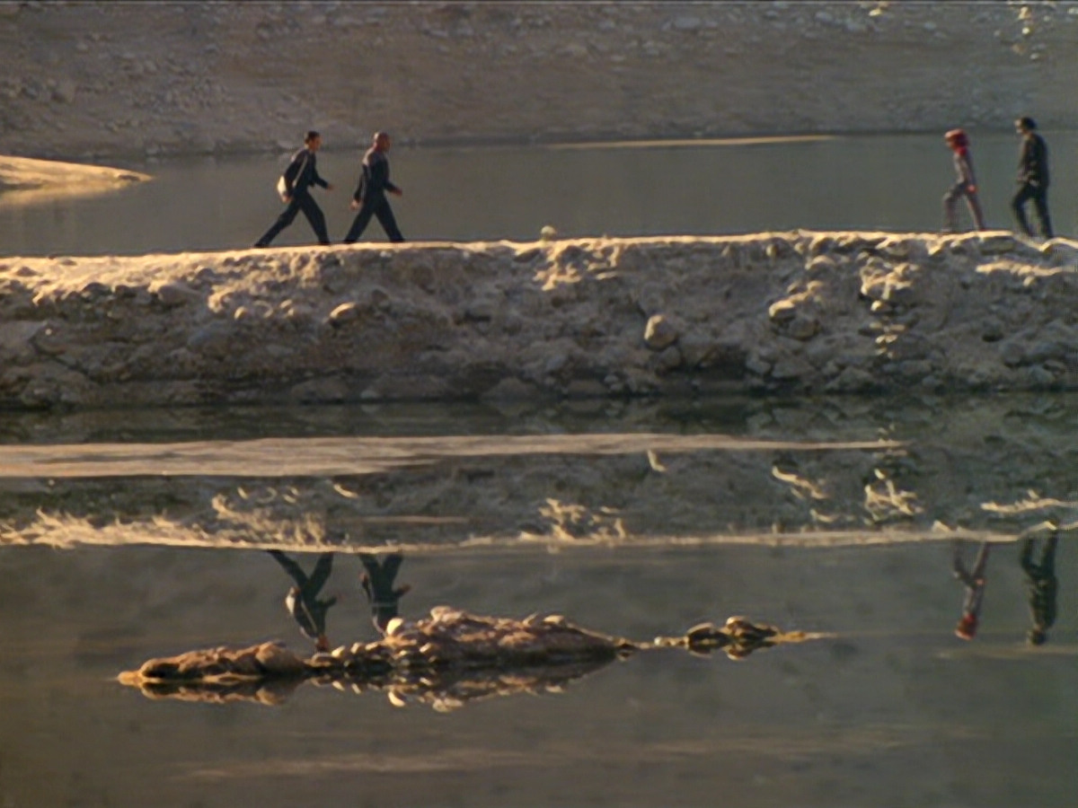extant_StarTrek_DS9_6x02-RocksAndShoals_02382.jpg