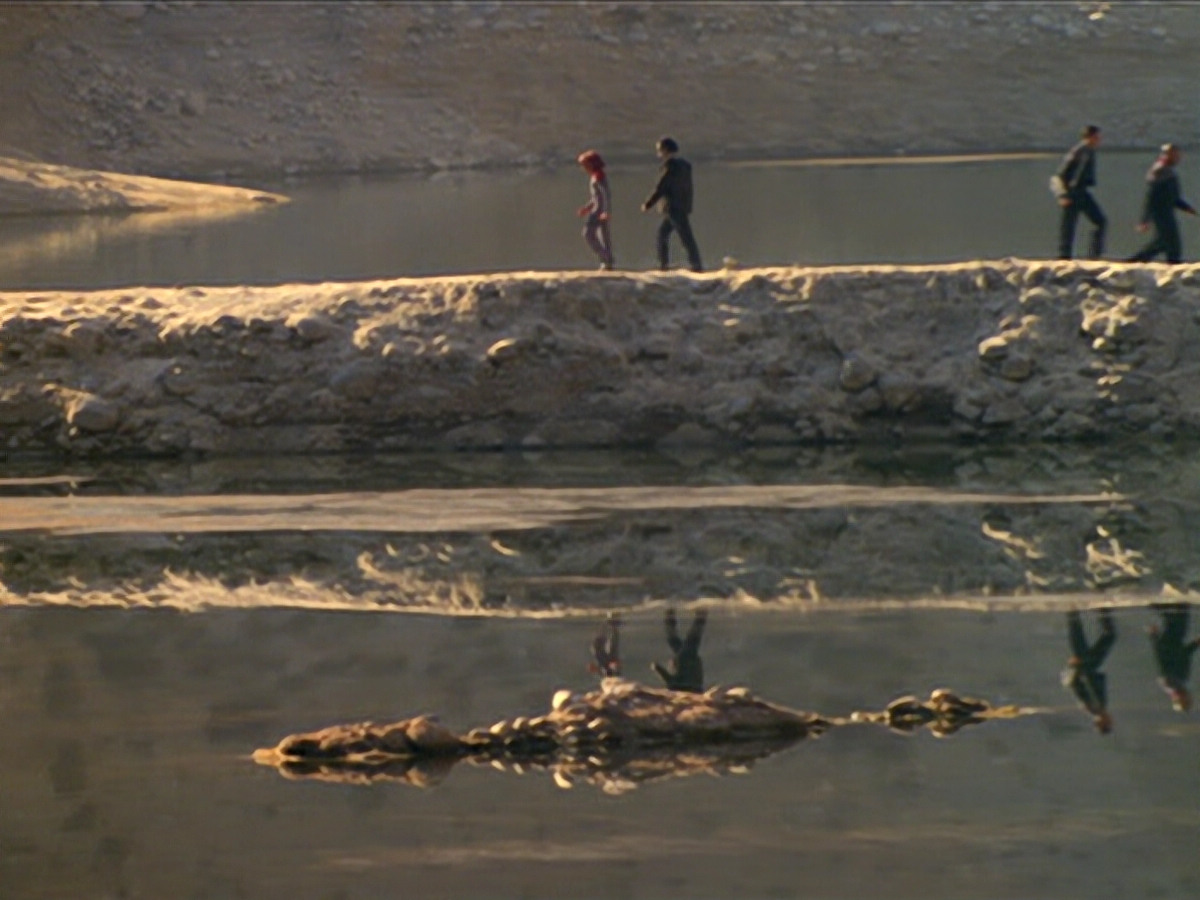 extant_StarTrek_DS9_6x02-RocksAndShoals_02389.jpg