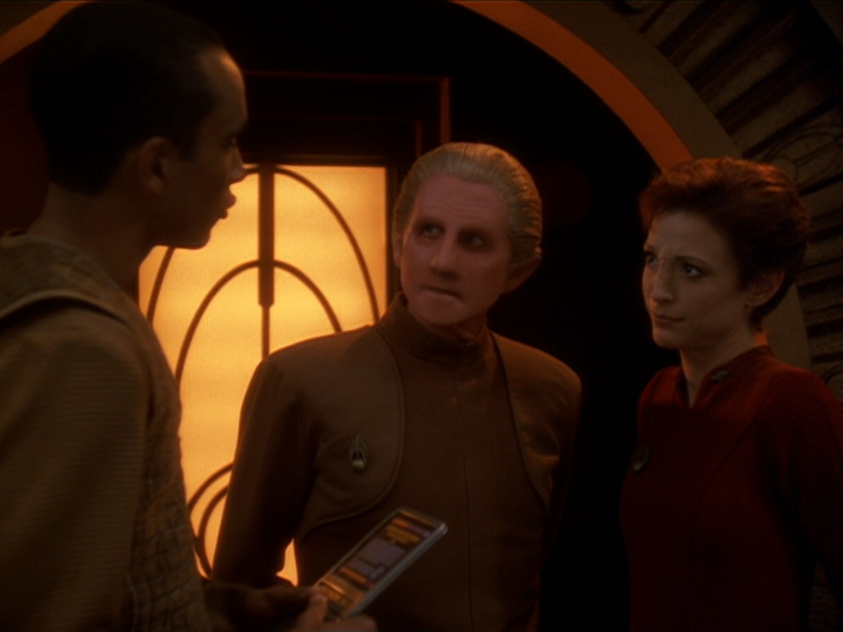 extant_StarTrek_DS9_6x02-RocksAndShoals_02435.jpg