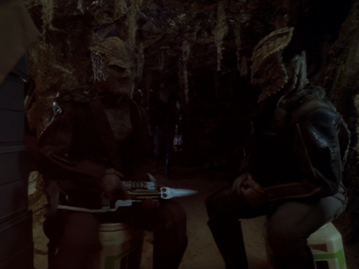 extant_StarTrek_DS9_6x02-RocksAndShoals_02465.jpg