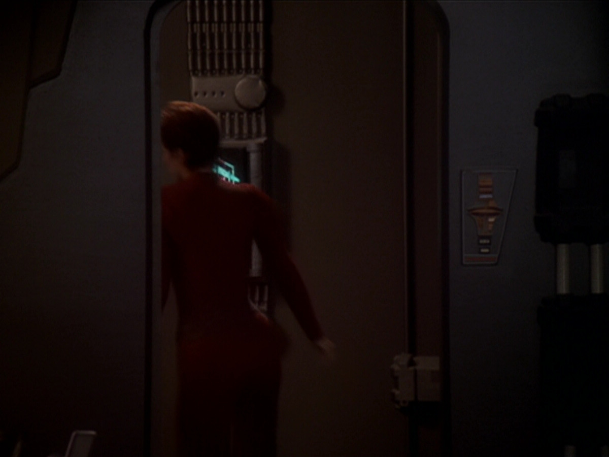 extant_StarTrek_DS9_6x02-RocksAndShoals_02626.jpg