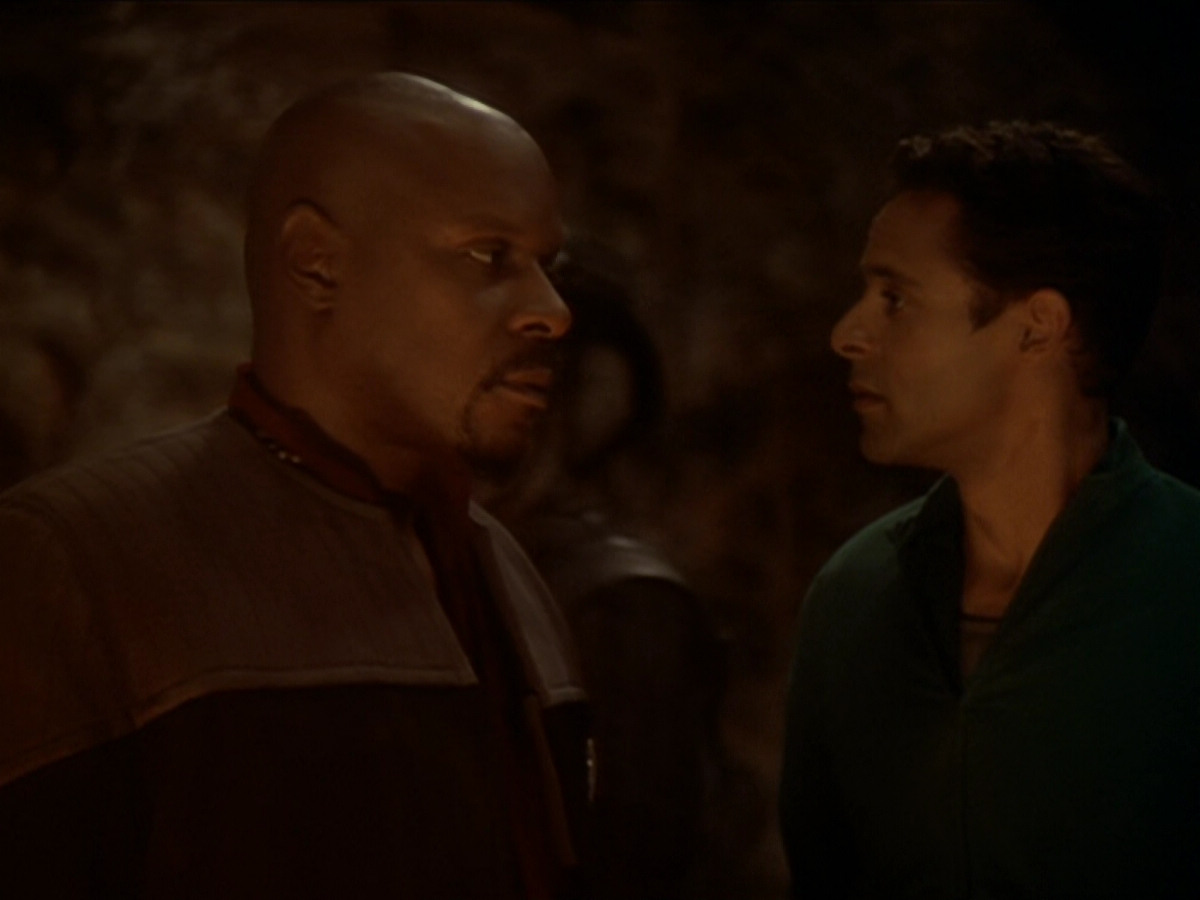 extant_StarTrek_DS9_6x02-RocksAndShoals_02712.jpg
