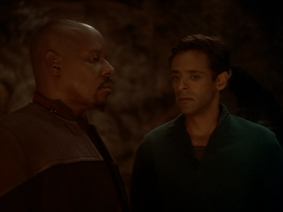 extant_StarTrek_DS9_6x02-RocksAndShoals_02714.jpg