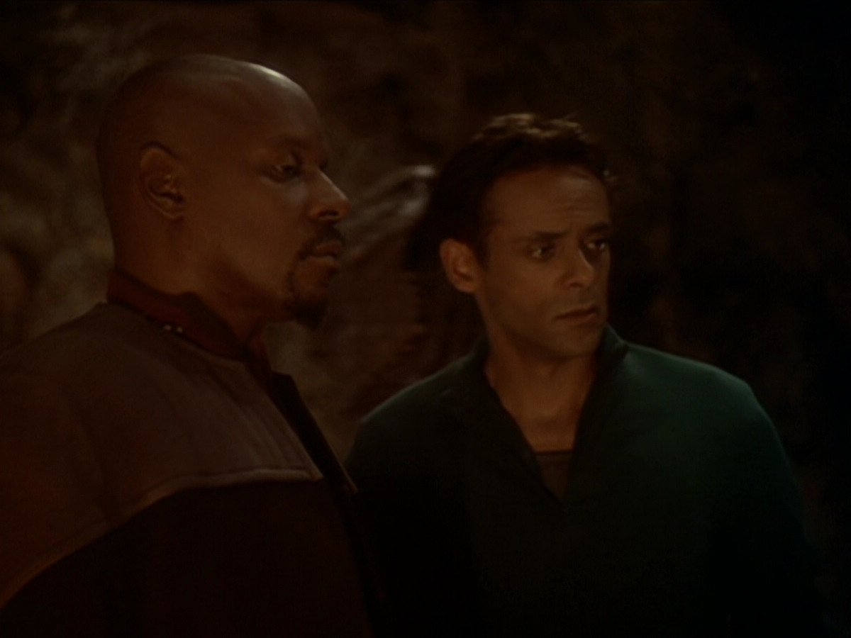 extant_StarTrek_DS9_6x02-RocksAndShoals_02715.jpg