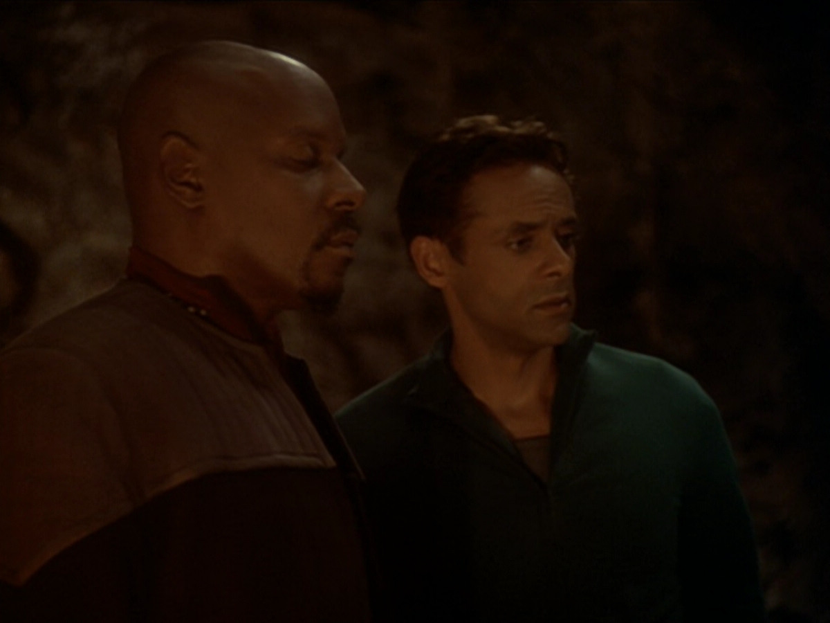 extant_StarTrek_DS9_6x02-RocksAndShoals_02716.jpg