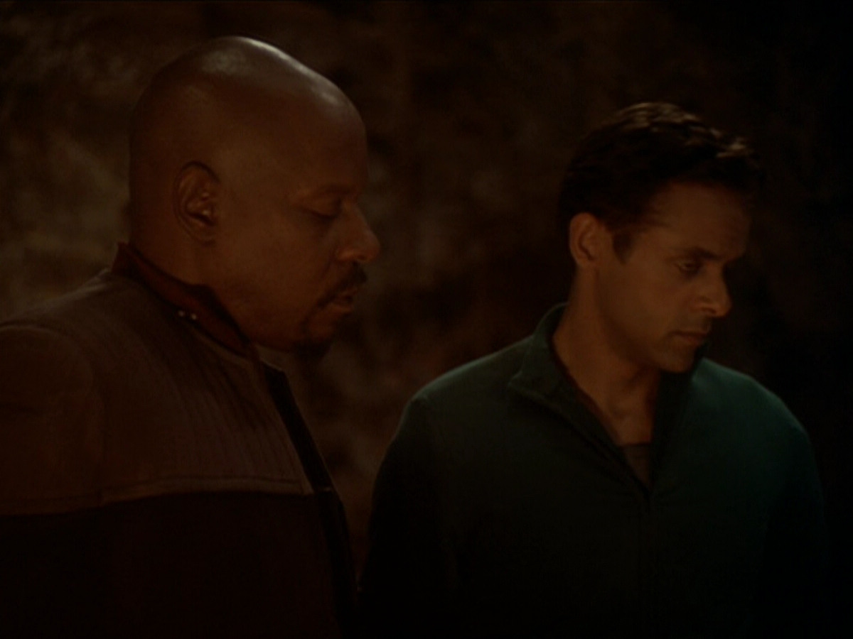 extant_StarTrek_DS9_6x02-RocksAndShoals_02760.jpg
