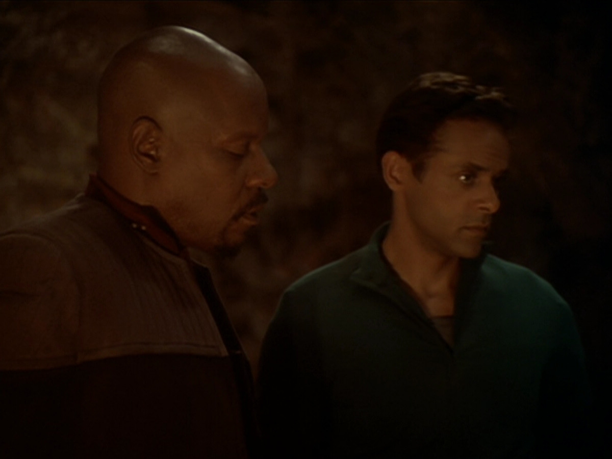 extant_StarTrek_DS9_6x02-RocksAndShoals_02761.jpg