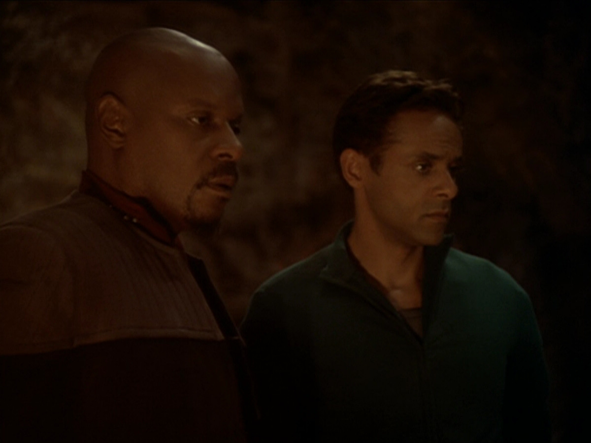 extant_StarTrek_DS9_6x02-RocksAndShoals_02765.jpg