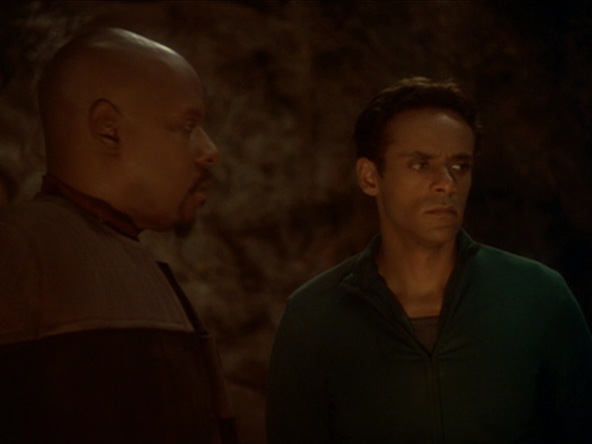 extant_StarTrek_DS9_6x02-RocksAndShoals_02794.jpg
