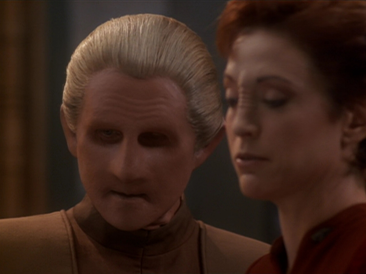 extant_StarTrek_DS9_6x02-RocksAndShoals_03117.jpg