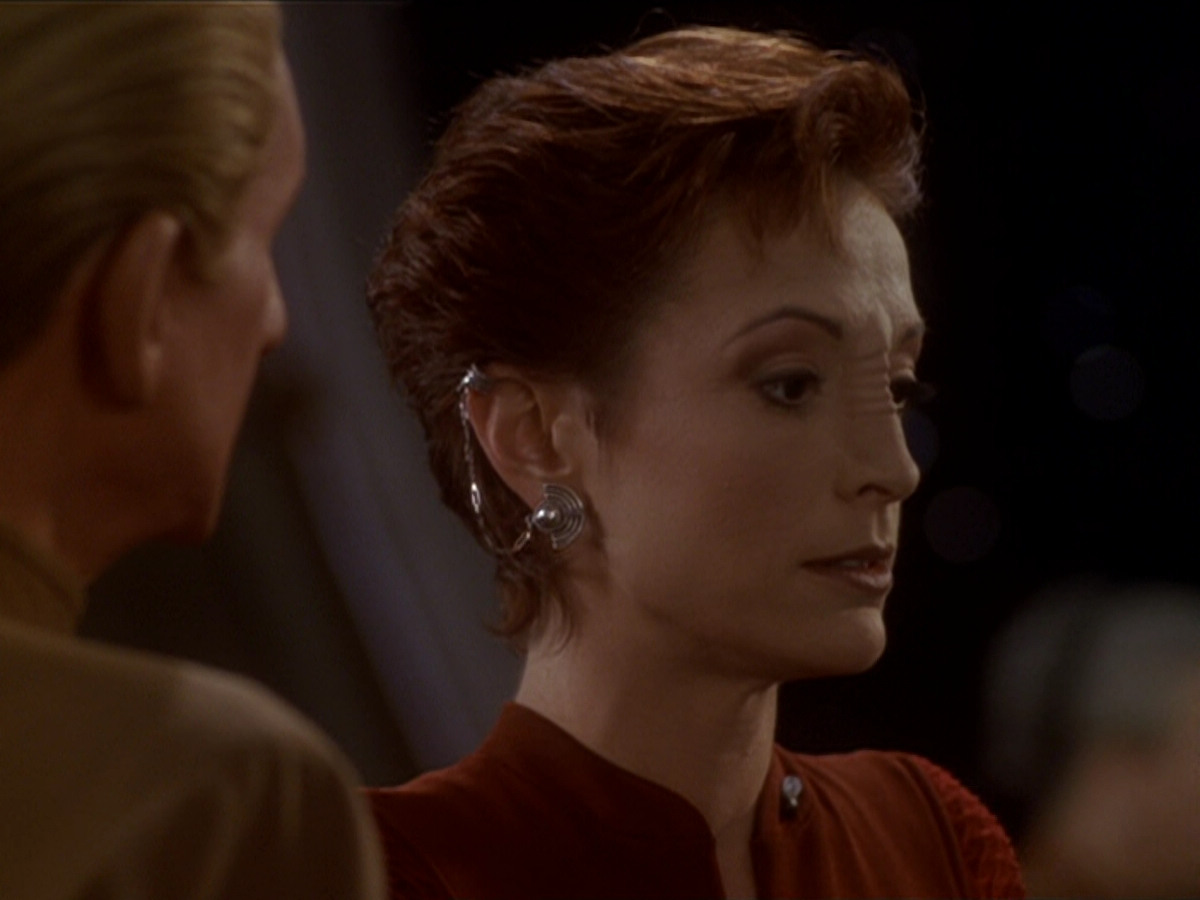 extant_StarTrek_DS9_6x02-RocksAndShoals_03122.jpg