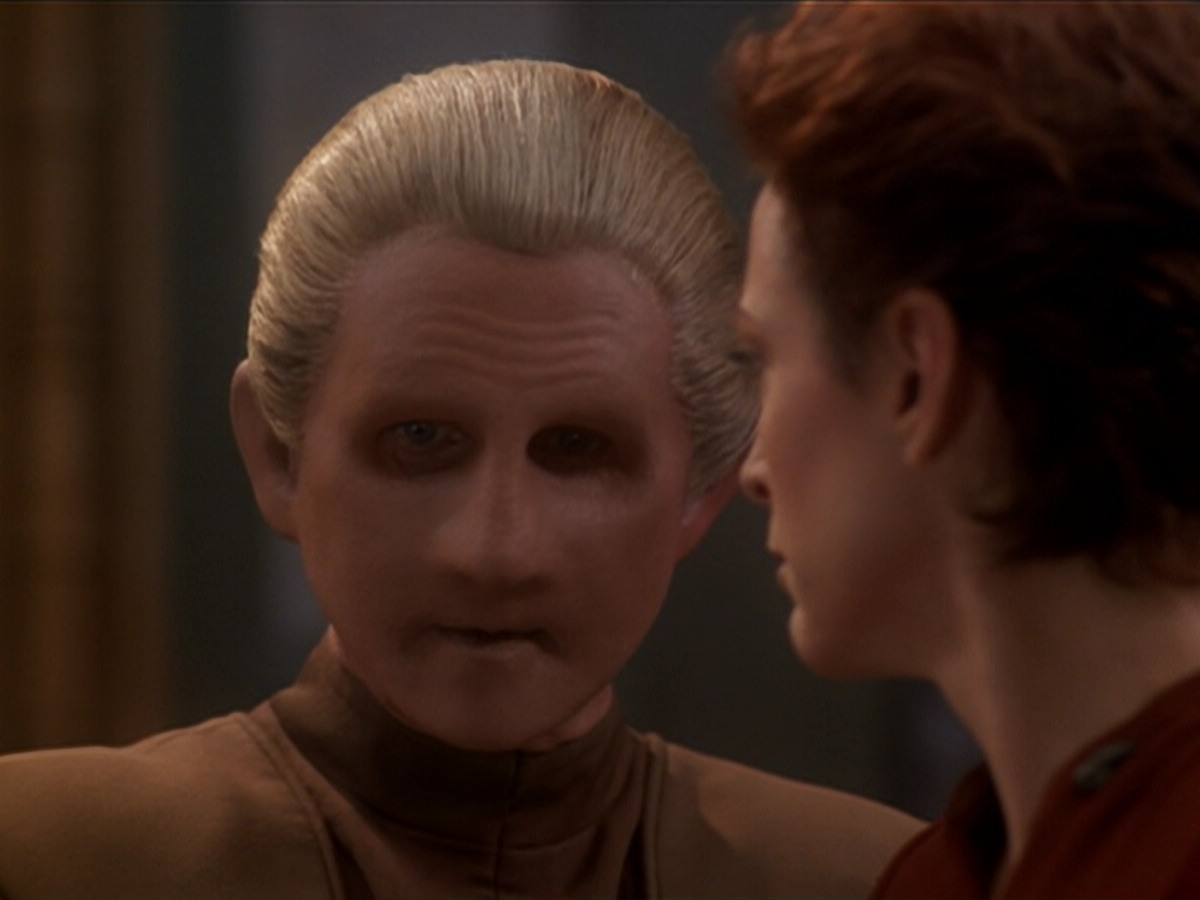 extant_StarTrek_DS9_6x02-RocksAndShoals_03149.jpg