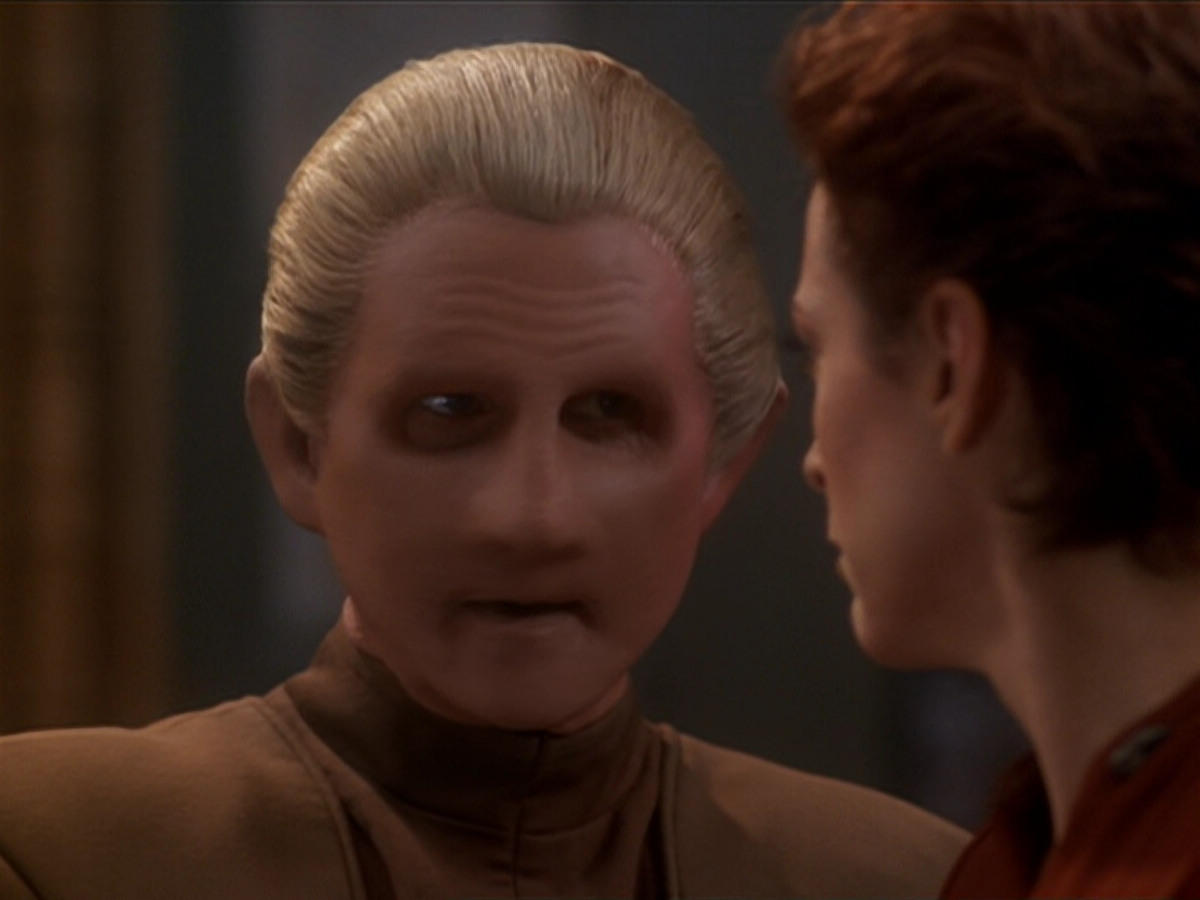 extant_StarTrek_DS9_6x02-RocksAndShoals_03153.jpg