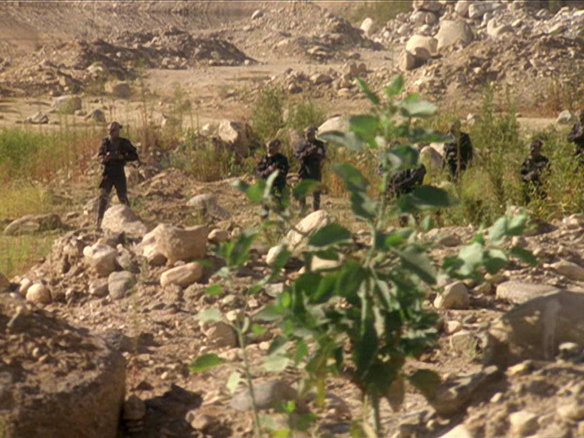 extant_StarTrek_DS9_6x02-RocksAndShoals_03251.jpg