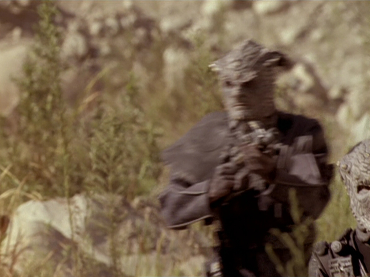 extant_StarTrek_DS9_6x02-RocksAndShoals_03262.jpg