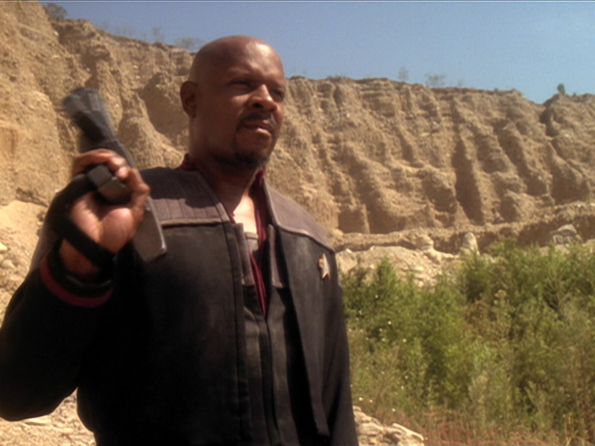 extant_StarTrek_DS9_6x02-RocksAndShoals_03367.jpg