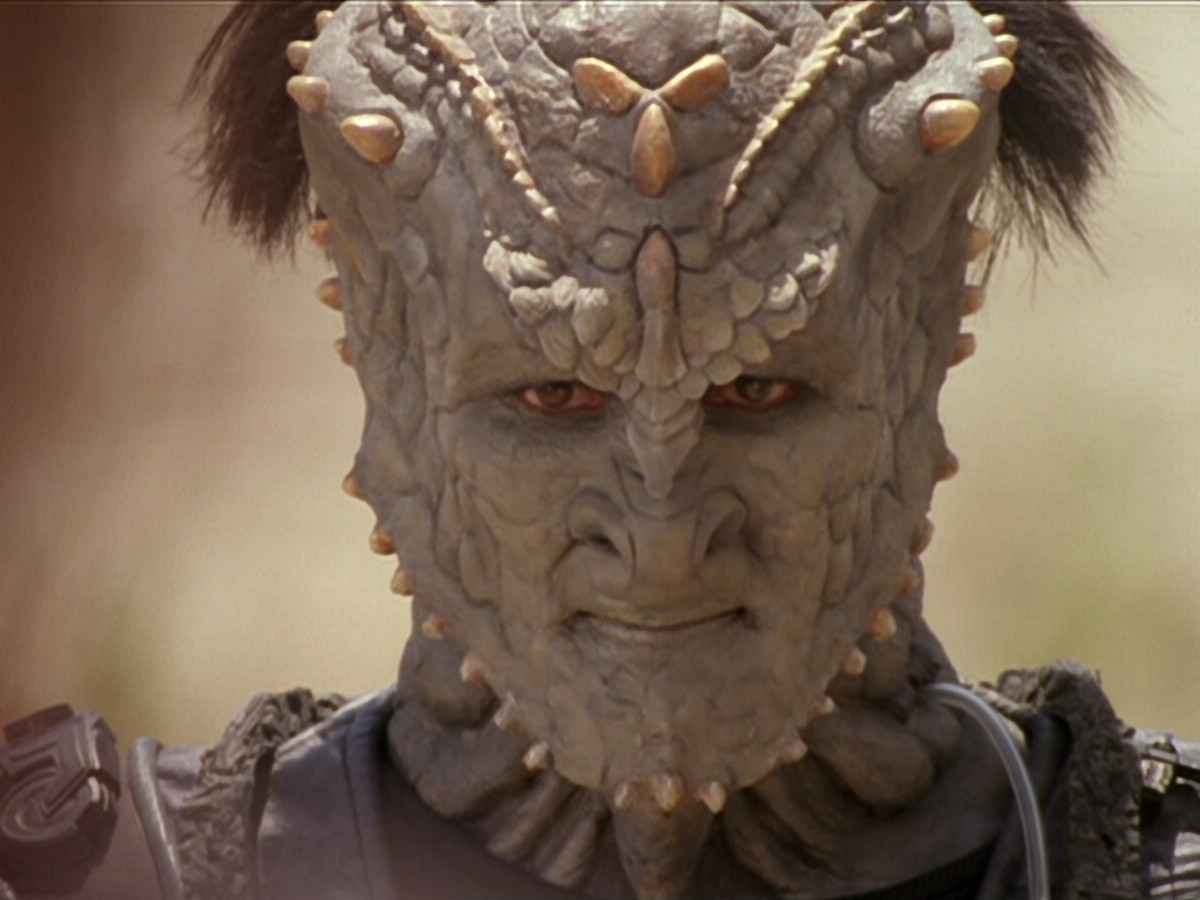 extant_StarTrek_DS9_6x02-RocksAndShoals_03482.jpg