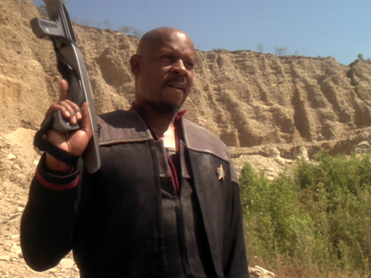 extant_StarTrek_DS9_6x02-RocksAndShoals_03519.jpg