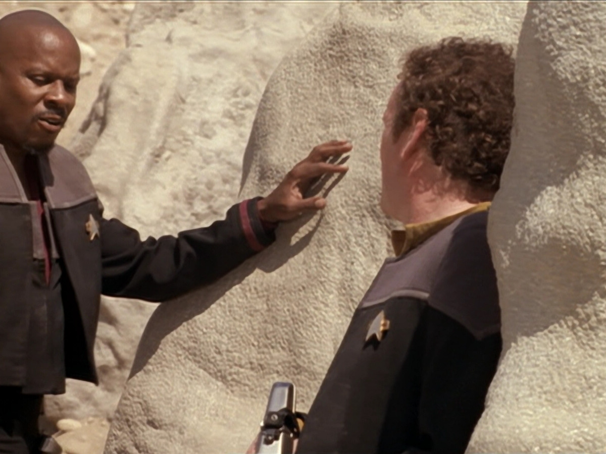 extant_StarTrek_DS9_6x02-RocksAndShoals_03541.jpg
