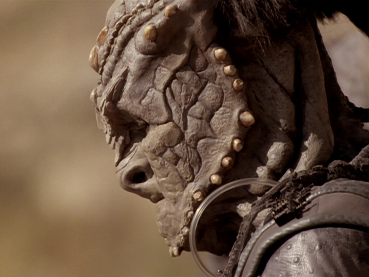 extant_StarTrek_DS9_6x02-RocksAndShoals_03563.jpg