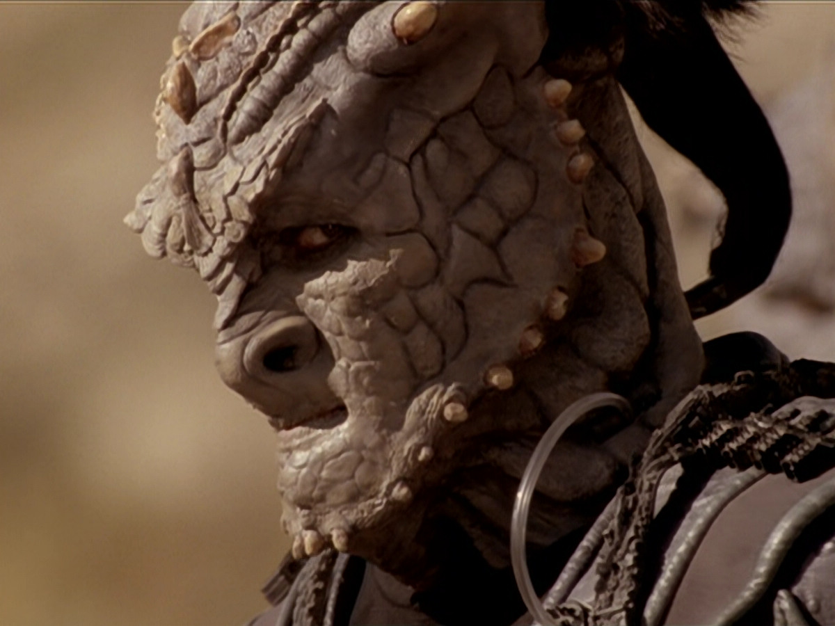 extant_StarTrek_DS9_6x02-RocksAndShoals_03565.jpg