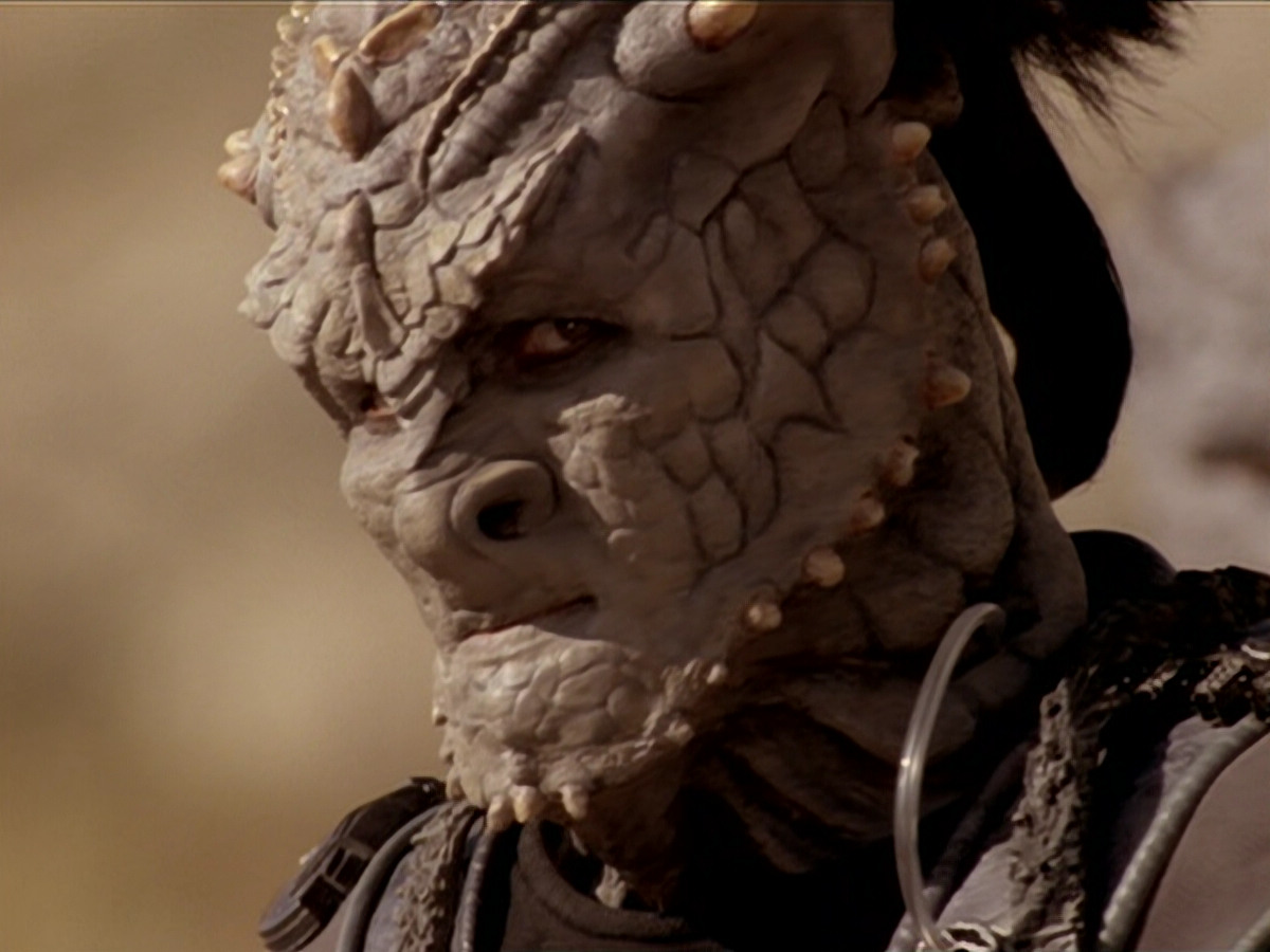 extant_StarTrek_DS9_6x02-RocksAndShoals_03566.jpg