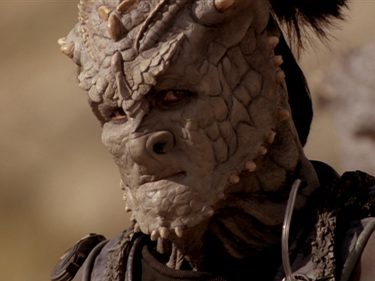 extant_StarTrek_DS9_6x02-RocksAndShoals_03567.jpg