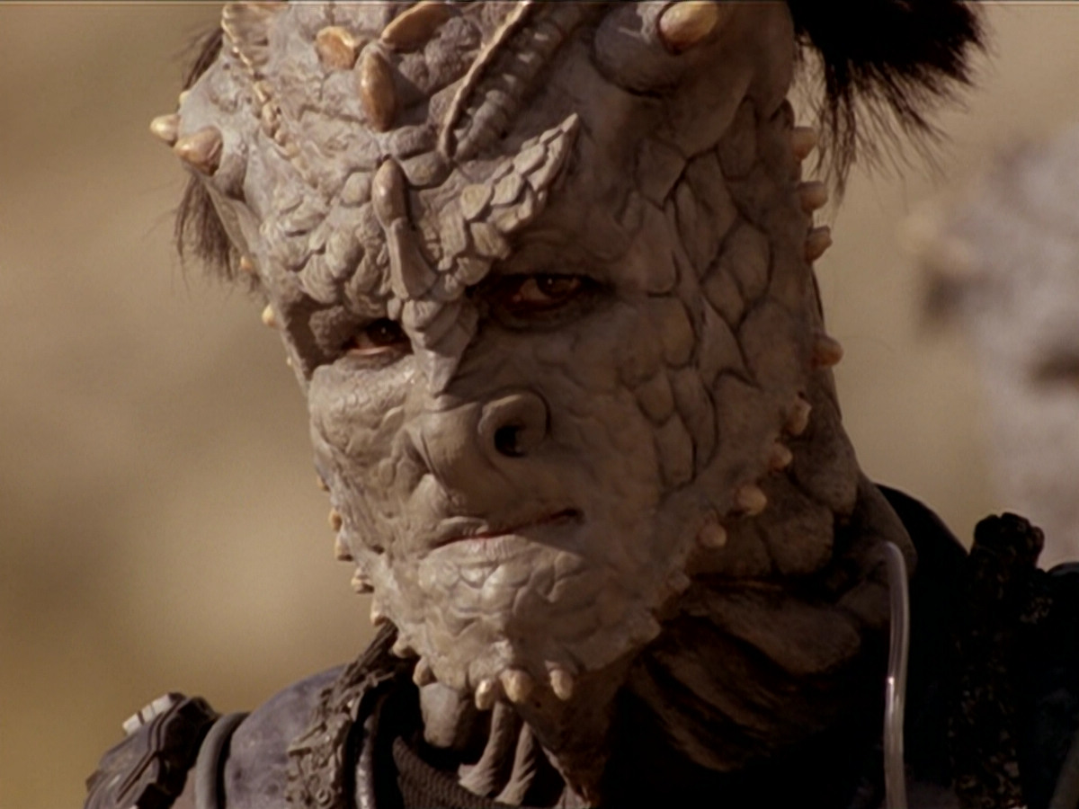 extant_StarTrek_DS9_6x02-RocksAndShoals_03569.jpg