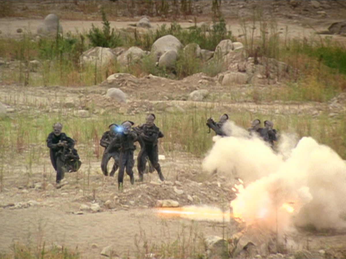 extant_StarTrek_DS9_6x02-RocksAndShoals_03584.jpg