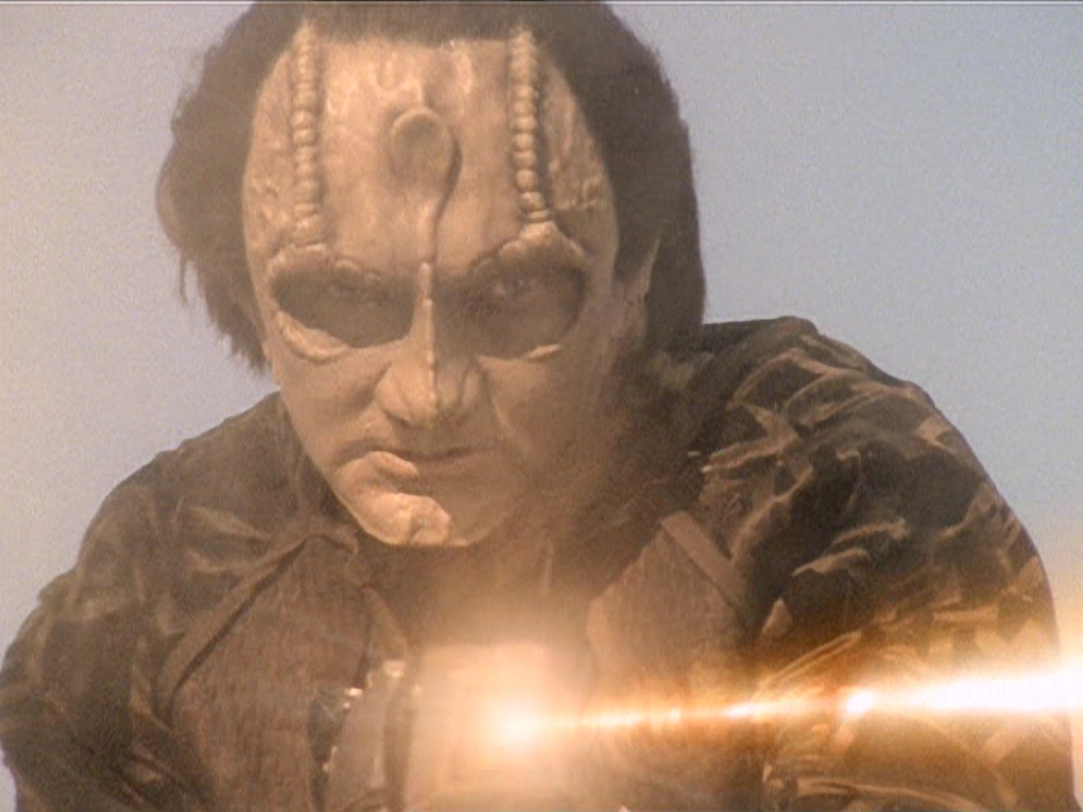 extant_StarTrek_DS9_6x02-RocksAndShoals_03591.jpg