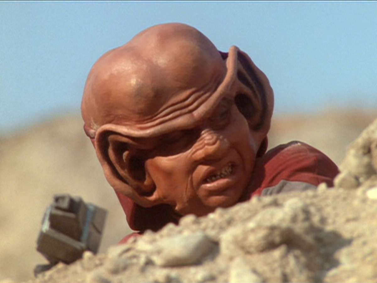 extant_StarTrek_DS9_6x02-RocksAndShoals_03616.jpg