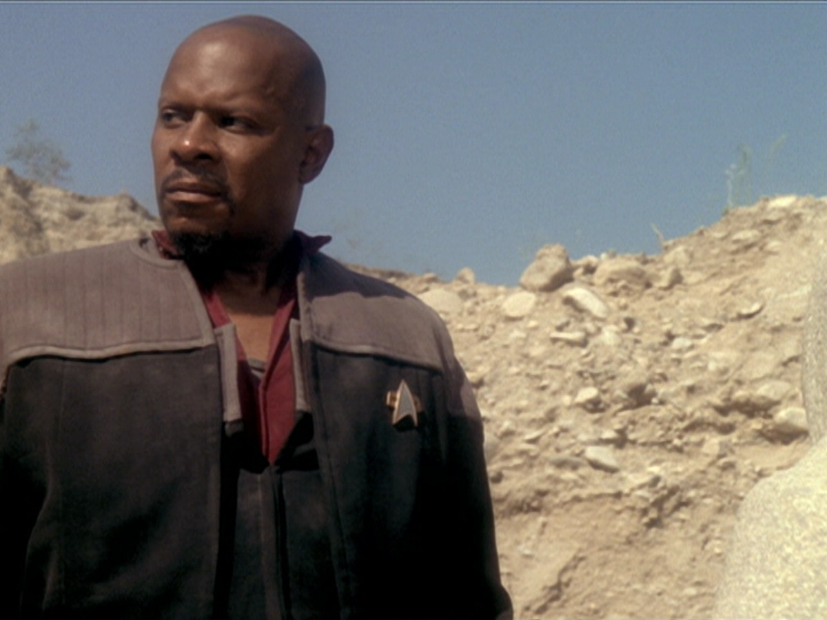 extant_StarTrek_DS9_6x02-RocksAndShoals_03652.jpg
