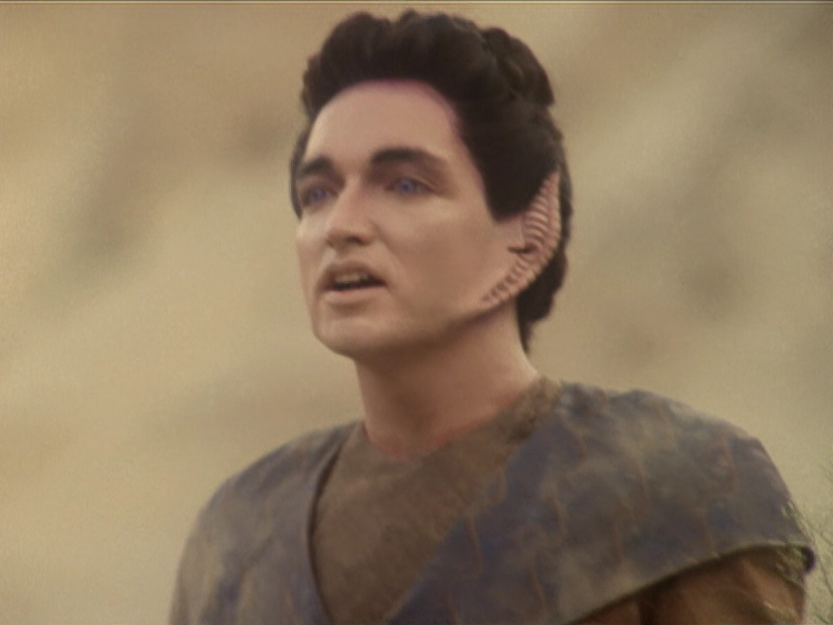extant_StarTrek_DS9_6x02-RocksAndShoals_03673.jpg