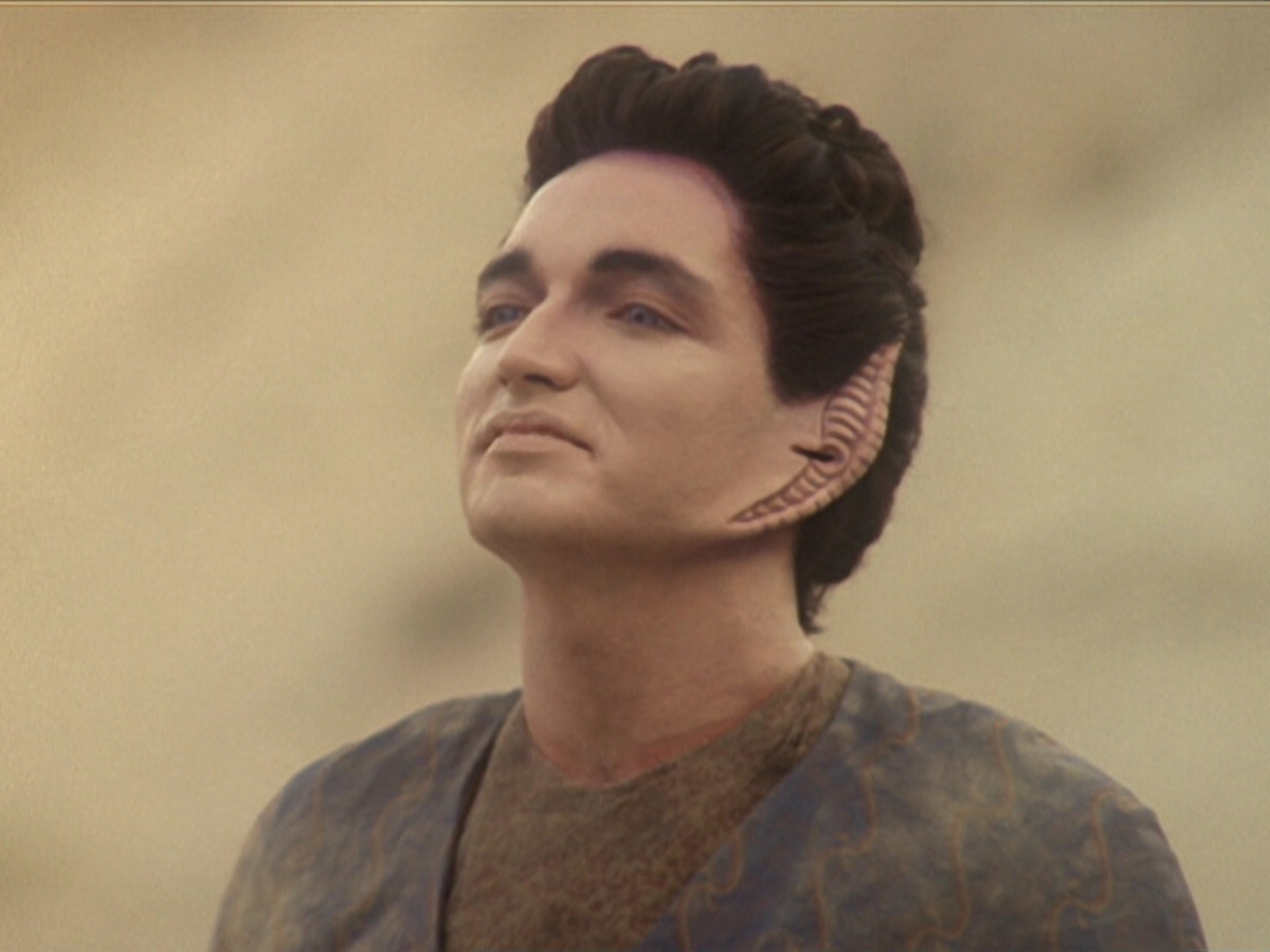 extant_StarTrek_DS9_6x02-RocksAndShoals_03682.jpg