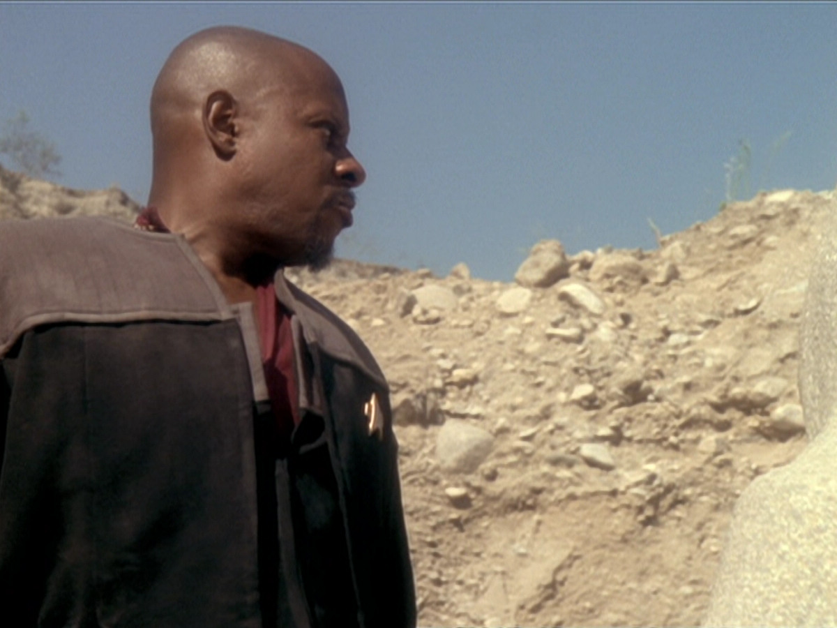 extant_StarTrek_DS9_6x02-RocksAndShoals_03707.jpg