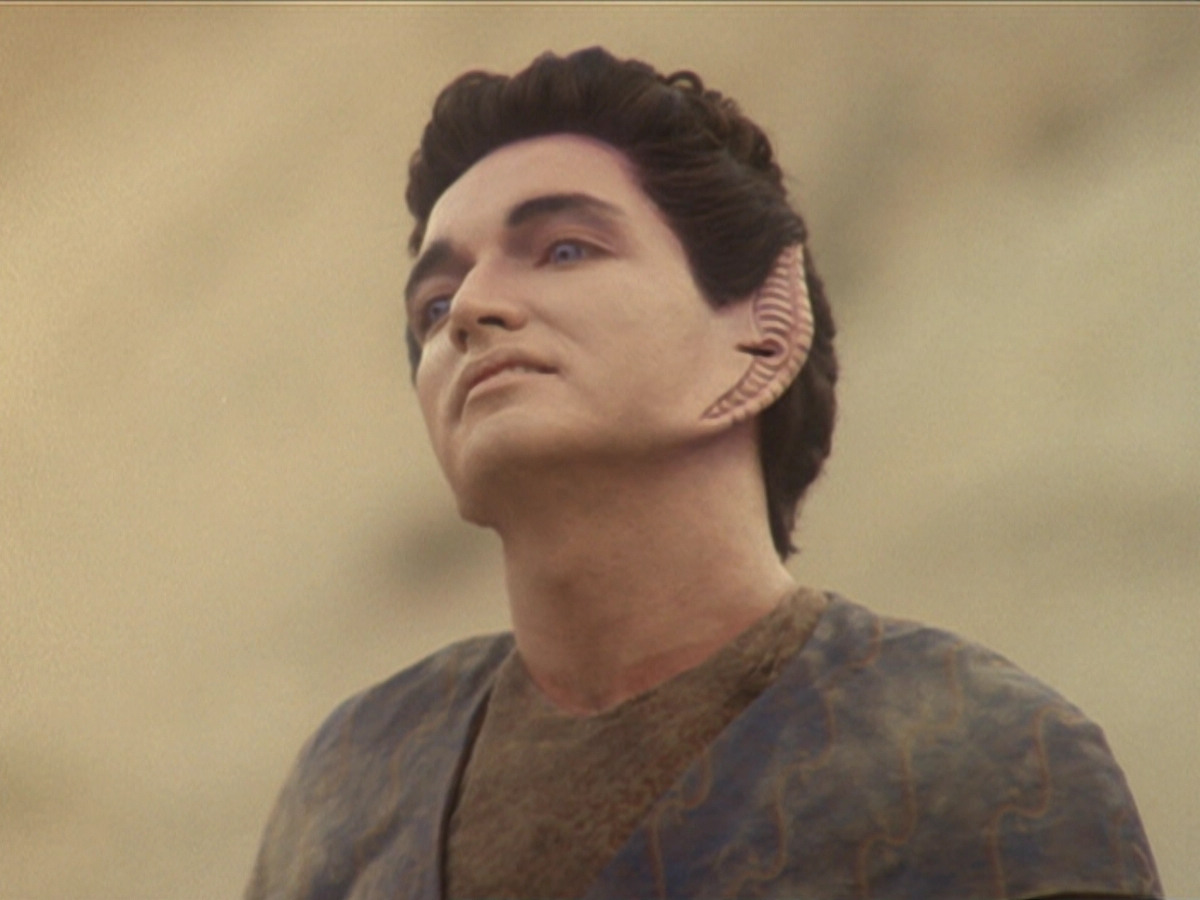 extant_StarTrek_DS9_6x02-RocksAndShoals_03721.jpg