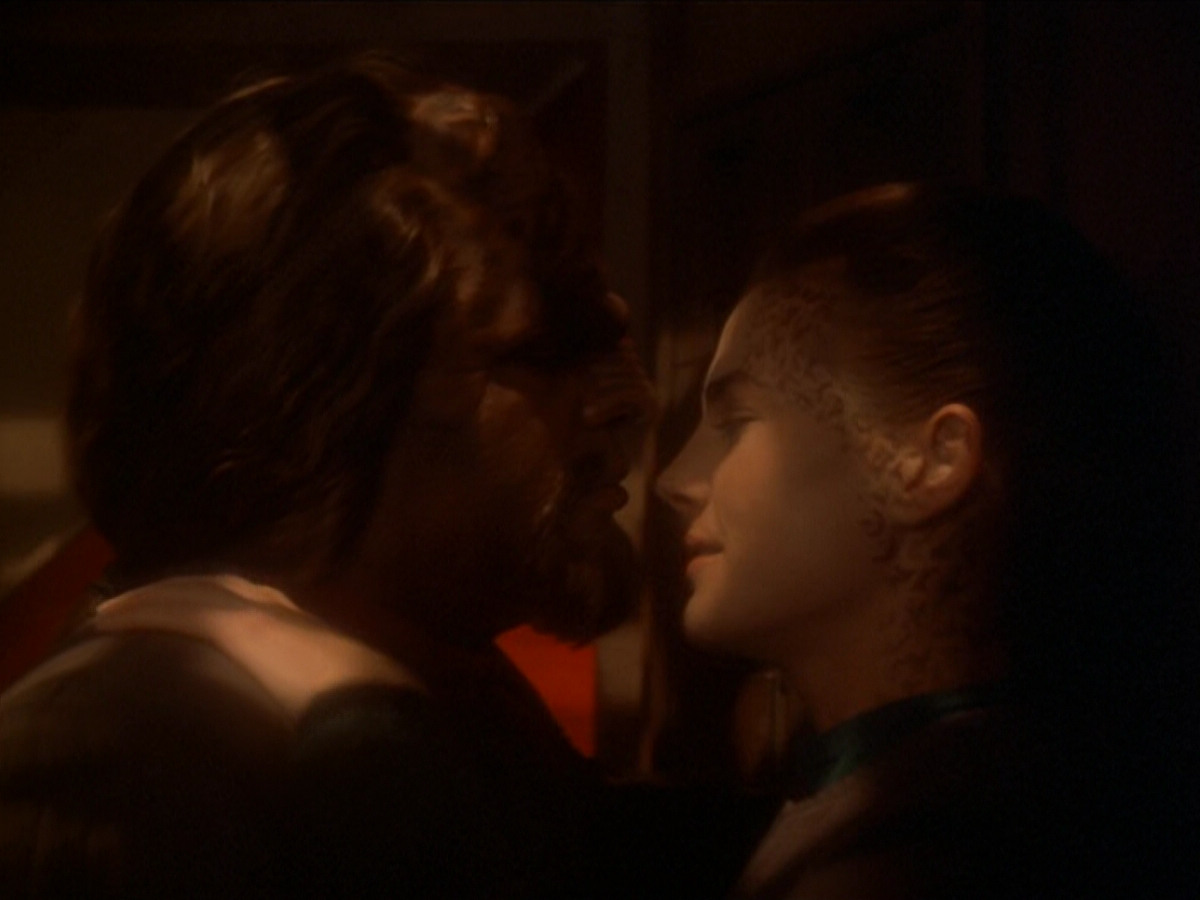 extant_StarTrek_DS9_6x03-SonsAndDaughters_00050.jpg