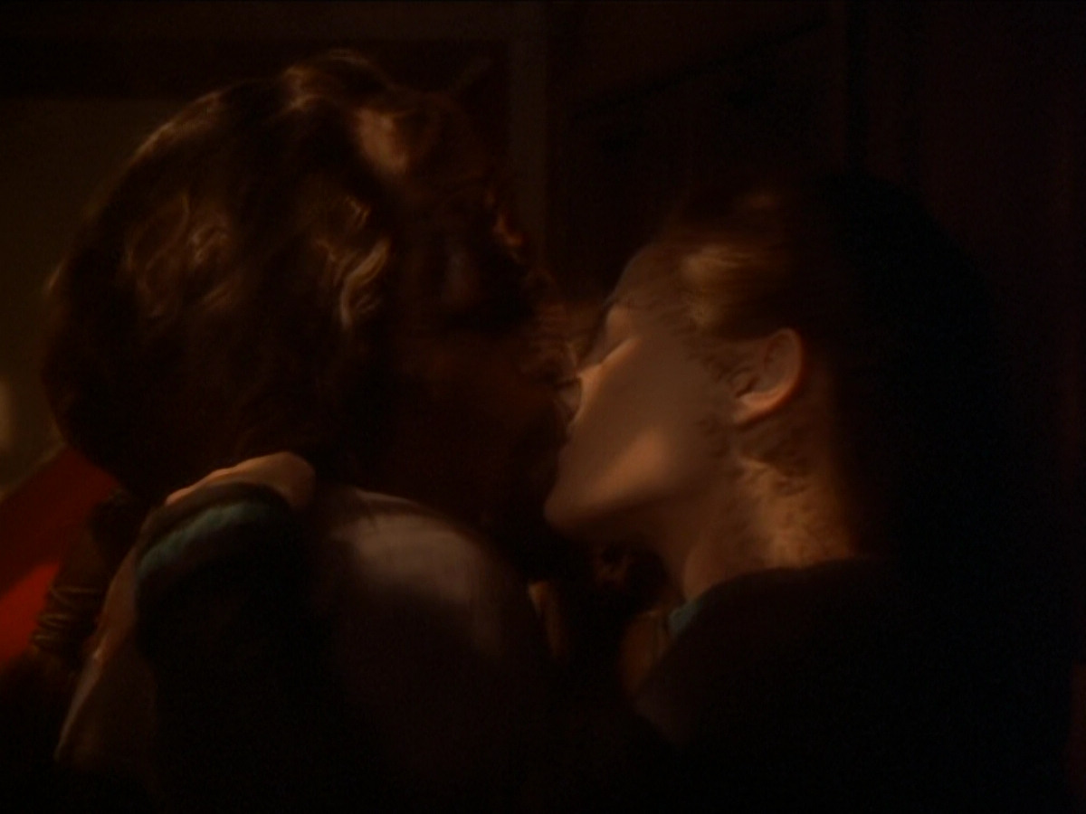 extant_StarTrek_DS9_6x03-SonsAndDaughters_00055.jpg