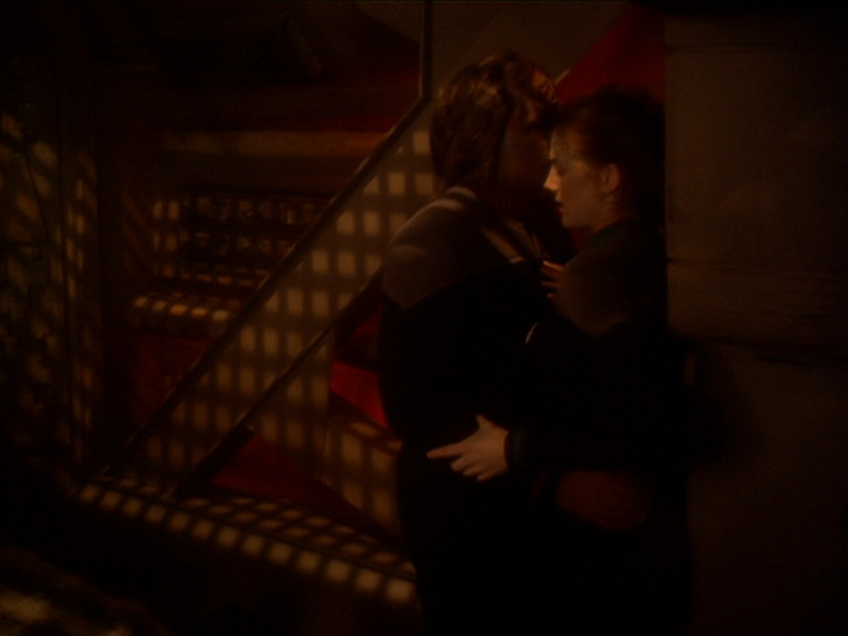 extant_StarTrek_DS9_6x03-SonsAndDaughters_00058.jpg