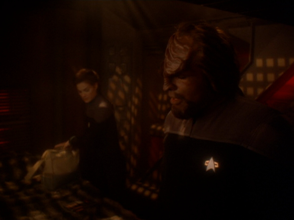 extant_StarTrek_DS9_6x03-SonsAndDaughters_00077.jpg