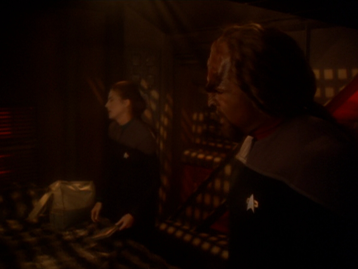 extant_StarTrek_DS9_6x03-SonsAndDaughters_00081.jpg