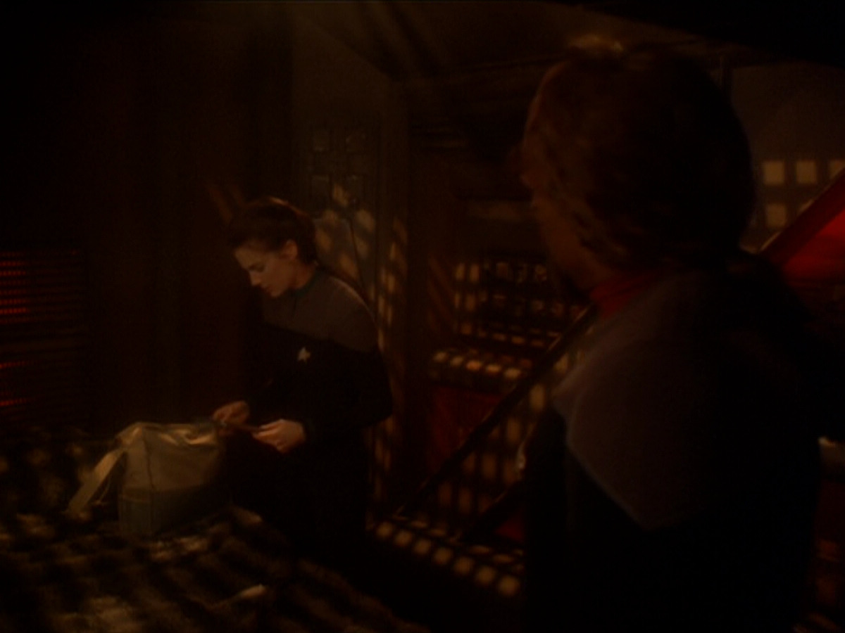 extant_StarTrek_DS9_6x03-SonsAndDaughters_00084.jpg