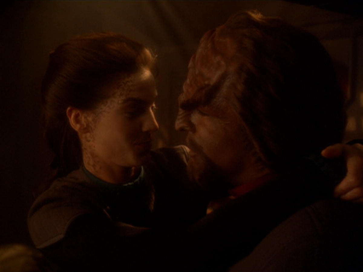 extant_StarTrek_DS9_6x03-SonsAndDaughters_00135.jpg